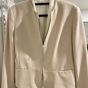 Jones New York tan zip up jacket with two sleek front pockets, size 12